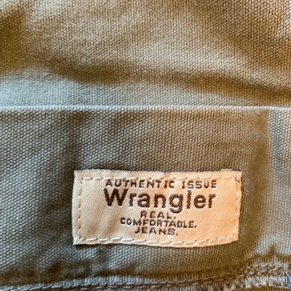 New Wrangler men’s Hiking shorts size 46 olive green - Picture 3 of 8